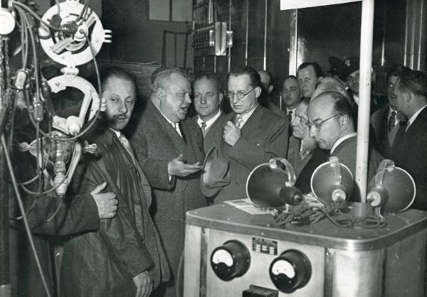 Fiera di Milano - Campionaria 1950 - Visita del presidente del consiglio Alcide De Gasperi