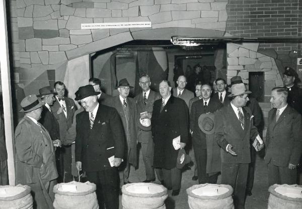 Fiera di Milano - Campionaria 1950 - Visita di un gruppo di industriali di Detroit