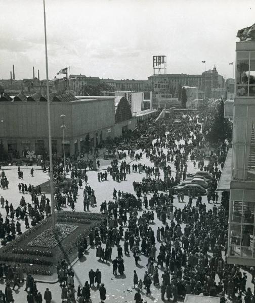 Fiera di Milano - Campionaria 1950 - Piazza Italia e viale dell'industria