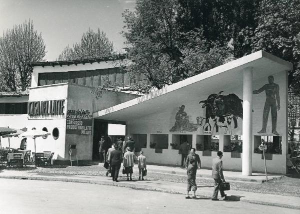 Fiera di Milano - Campionaria 1950 - Casa del latte - Veduta esterna