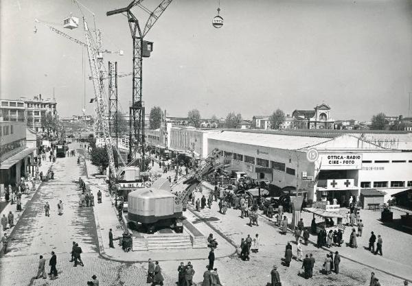 Fiera di Milano - Campionaria 1950 - Viale del lavoro