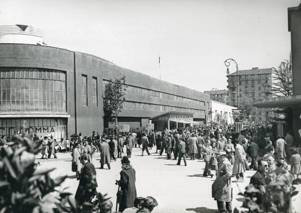 Fiera di Milano - Campionaria 1950 - Viale del turismo