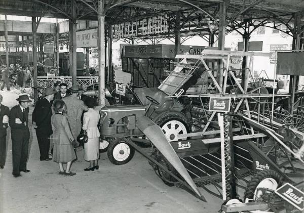 Fiera di Milano - Campionaria 1950 - Tettoia delle macchine agricole