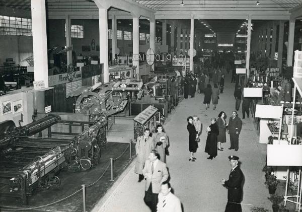 Fiera di Milano - Campionaria 1950 - Padiglione delle macchine per l'industria tessile - Interno