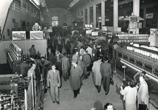 Fiera di Milano - Campionaria 1950 - Padiglione delle macchine per l'industria tessile - Interno