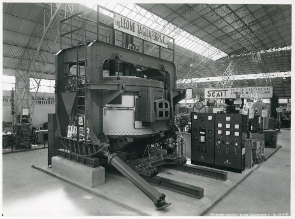 Fiera di Milano - Campionaria 1950 - Padiglione della meccanica "B" (macchine per il legno, metallurgia e siderurgia, fonderie, ecc.) - Sezione delle fonderie