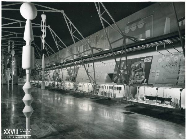 Fiera di Milano - Campionaria 1950 - Padiglione del Gruppo Montecatini - Sala delle produzioni chimiche diverse