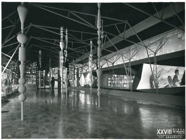 Fiera di Milano - Campionaria 1950 - Padiglione del Gruppo Montecatini - Sala delle produzioni chimiche diverse