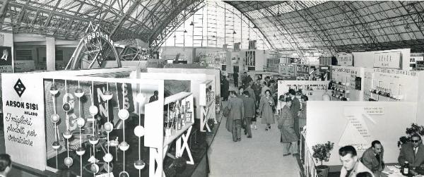 Fiera di Milano - Campionaria 1950 - Padiglione dei colori e vernici - Interno - Veduta panoramica