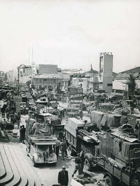 Fiera di Milano - Campionaria 1950 - Trasporto di merci