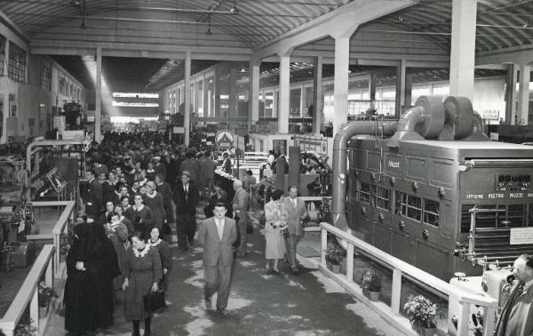 Fiera di Milano - Campionaria 1951 - Padiglione delle macchine per l'industria tessile - Interno