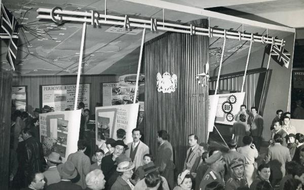 Fiera di Milano - Campionaria 1951 - Palazzo delle nazioni - Mostra ufficiale della Gran Bretagna