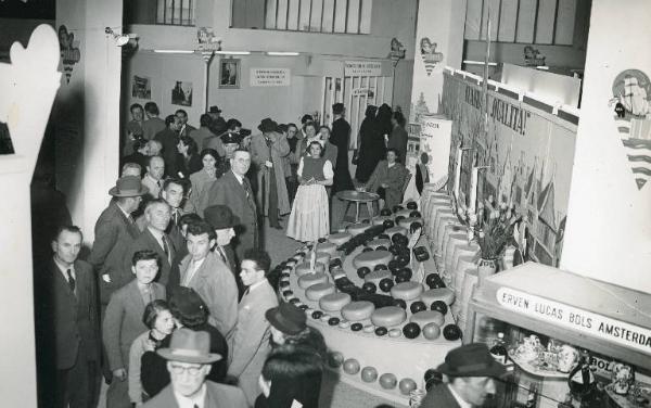 Fiera di Milano - Campionaria 1951 - Palazzo delle nazioni - Mostra ufficiale dell'Olanda