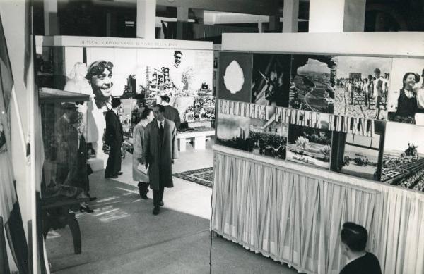 Fiera di Milano - Campionaria 1951 - Palazzo delle nazioni - Mostra ufficiale della Romania