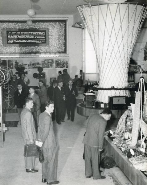 Fiera di Milano - Campionaria 1951 - Palazzo delle nazioni - Mostra ufficiale dell'Unione sovietica