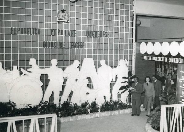 Fiera di Milano - Campionaria 1951 - Palazzo delle nazioni - Mostra ufficiale dell'Ungheria