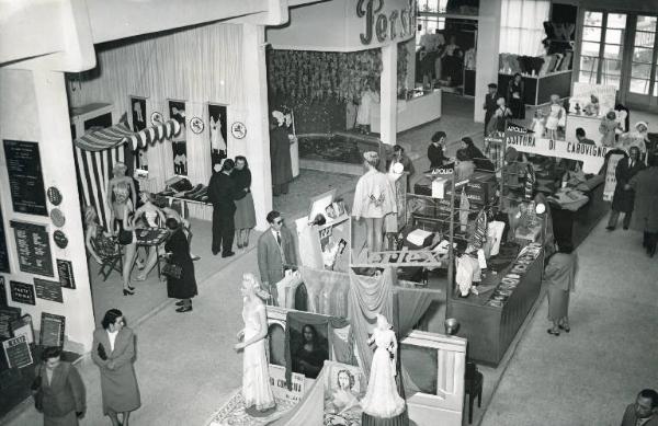 Fiera di Milano - Campionaria 1951 - Padiglione dei tessili e dell'abbigliamento - Interno