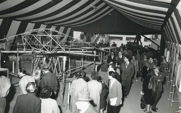 Fiera di Milano - Campionaria 1951 - Mostra internazionale del volo verticale