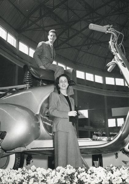 Fiera di Milano - Campionaria 1951 - Salone dell'auto, avio, moto, ciclo e accessori nel palazzo dello sport - Stand della Piaggio