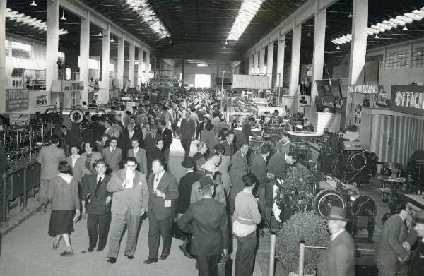 Fiera di Milano - Campionaria 1951 - Padiglione delle macchine per l'industria tessile - Interno