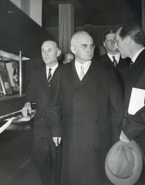 Fiera di Milano - Campionaria 1951 - Visita del presidente della Repubblica Luigi Einaudi in occasione della inaugurazione