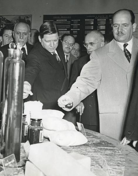 Fiera di Milano - Campionaria 1951 - Visita del presidente della Repubblica Luigi Einaudi in occasione della inaugurazione