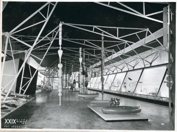 Fiera di Milano - Campionaria 1951 - Padiglione del Gruppo Montecatini - Sala delle produzione chimiche diverse