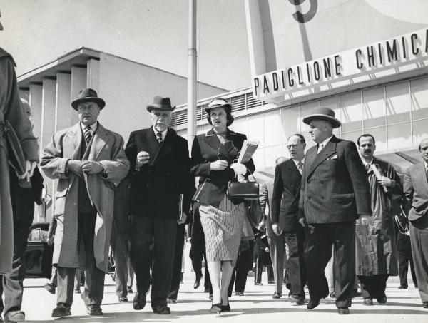 Fiera di Milano - Campionaria 1951 - Visita del capo dell'ECA in Italia Lucius Dayton