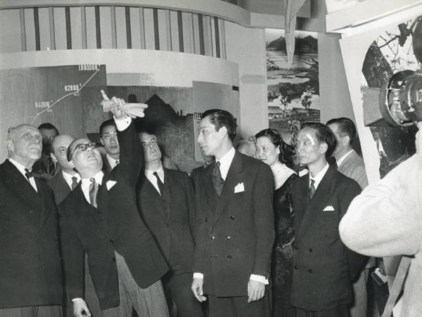 Fiera di Milano - Campionaria 1951 - Visita del principe del Vietnam Buu Loc