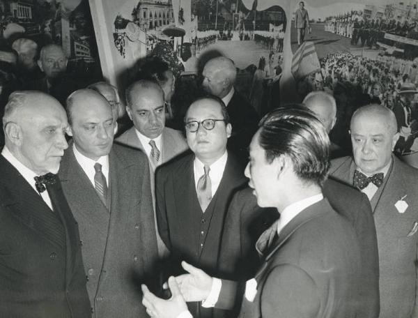 Fiera di Milano - Campionaria 1951 - Visita del principe del Vietnam Buu Loc