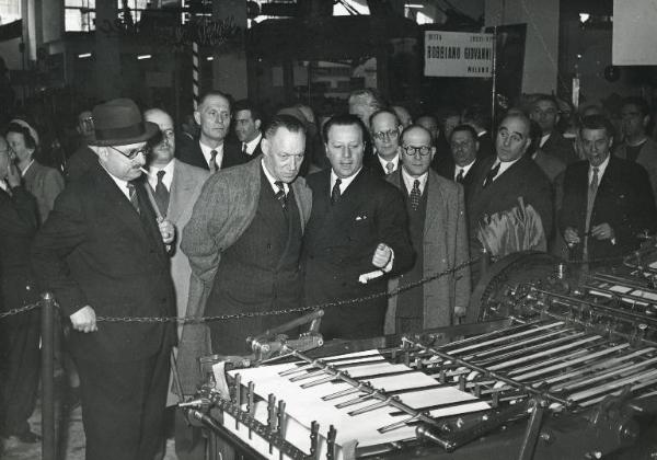 Fiera di Milano - Campionaria 1951 - Visita dei ministri francesi Jean-Marie Louvel e Jean Letourneau