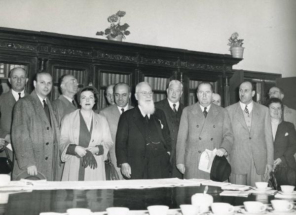 Fiera di Milano - Campionaria 1951 - Visita degli inviati speciali della Stampa internazionale