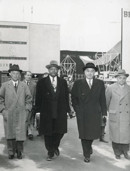 Fiera di Milano - Campionaria 1951 - Visita del Segretario di Stato e ministro degli esteri della Liberia Gabriel Lafayette Dennis