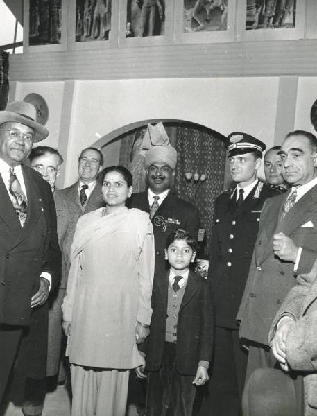 Fiera di Milano - Campionaria 1951 - Visita del ministro degli esteri della Liberia Gabriel Lafayette