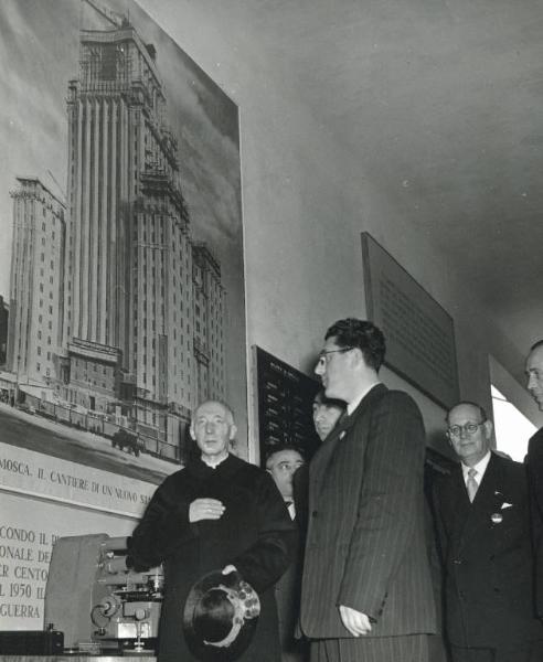 Fiera di Milano - Campionaria 1951 - Visita del cardinale Alfredo Ildefonso Schuster