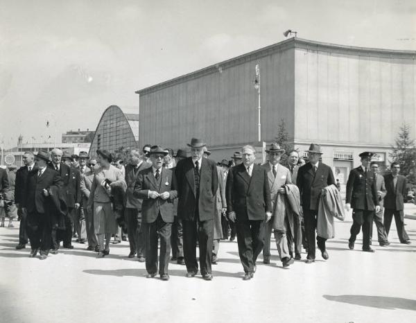 Fiera di Milano - Campionaria 1951 - Visita dei presidenti delle camere di commercio