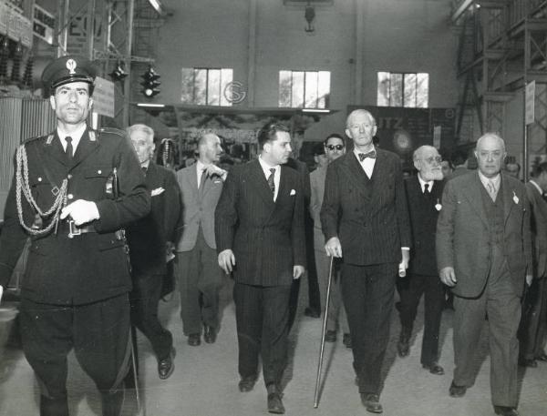 Fiera di Milano - Campionaria 1951 - Visita dell'ambasciatore del Sud Africa Francois Henri Theron