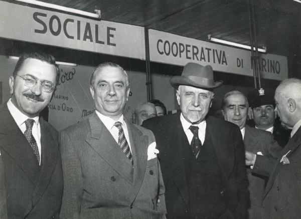 Fiera di Milano - Campionaria 1951 - Visita del ministro dei trasporti Pietro Campilli