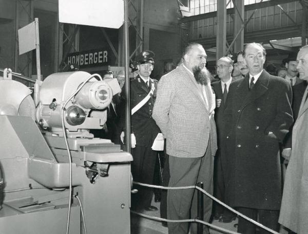 Fiera di Milano - Campionaria 1951 - Visita del ministro della Confederazione elvetica Enrico Celio