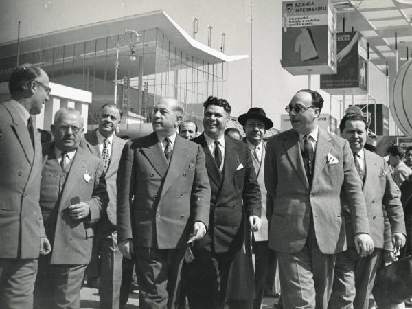 Fiera di Milano - Campionaria 1951 - Visita del ministro delle poste e telecomunicazioni Giuseppe Spataro