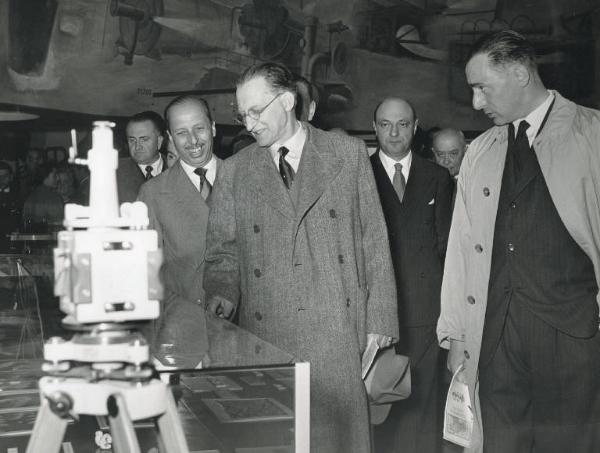 Fiera di Milano - Campionaria 1951 - Visita del presidente del consiglio Alcide De Gasperi