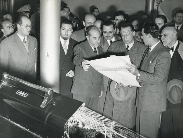 Fiera di Milano - Campionaria 1951 - Visita del presidente del consiglio Alcide De Gasperi