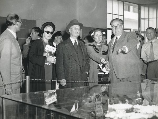 Fiera di Milano - Campionaria 1951 - Visita del ministro americano James Zellerbach, capo della Missione per l'Italia del piano Marshall