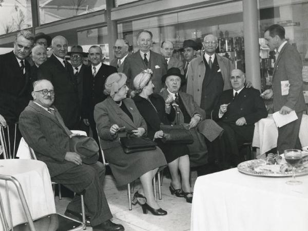 Fiera di Milano - Campionaria 1951 - Visita di un gruppo di cavalieri del lavoro