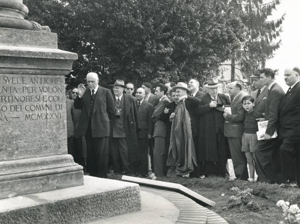 Fiera di Milano - Campionaria 1951 - Visita di parlamentari e giornalisti romani in occasione della Giornata del Parlamento