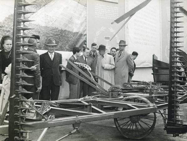 Fiera di Milano - Campionaria 1951 - Visita dell'onorevole Palmiro Togliatti