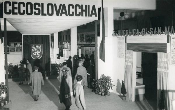 Fiera di Milano - Campionaria 1951 - Palazzo delle nazioni - Mostra ufficiale della Cecoslovacchia