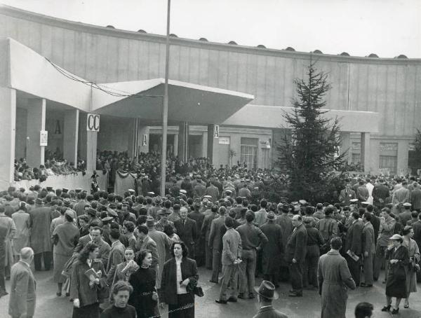 Fiera di Milano - Campionaria 1952 - Visita del presidente del consiglio Alcide De Gasperi in occasione della inaugurazione