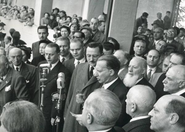 Fiera di Milano - Campionaria 1952 - Visita del presidente del consiglio Alcide De Gasperi in occasione della inaugurazione