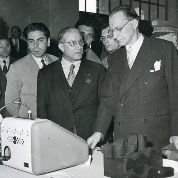 Fiera di Milano - Campionaria 1952 - Visita del presidente del consiglio Alcide De Gasperi in occasione della inaugurazione